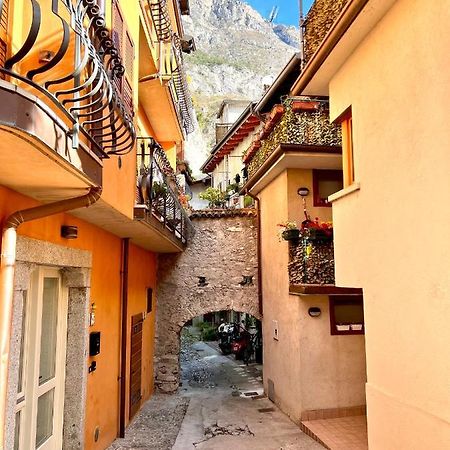 Apartamento Limone Downtown Limone sul Garda Exterior foto